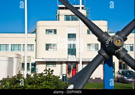 L'Art déco l'élégance et la commodité des déplacements locaux pour que les visiteurs de Brighton Brighton City Airways ouvre les ventes de billets à Paris à partir de l'aéroport de Shoreham, Brighton, East Sussex. 29 novembre 2012 photo©Julia Claxton Banque D'Images