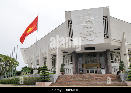 HANOI, Vietnam — L'entrée principale du Ho Chi Minh, ou oncle Ho, l'ancien dirigeant du Nord Vietnam et fondateur du Vietnam unifié moderne. Banque D'Images