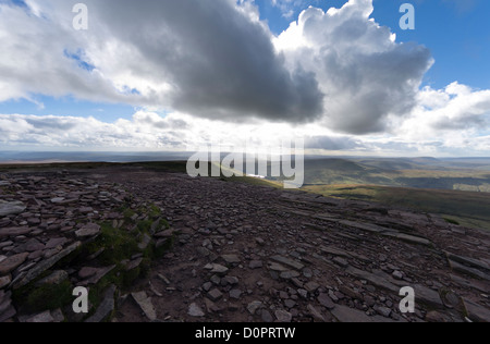 Vue du haut des du maïs à vers le sud-ouest , près de Pen Y Fan dans le parc national de Brecon Beacons. Banque D'Images