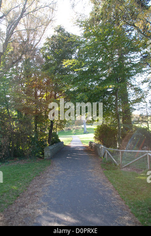 En chemin vide Cabinteely Park Dublin Ireland Banque D'Images