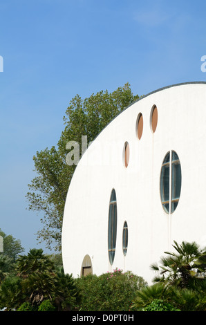 L'Ovoid ou Palais des Congrès en forme ovale ou salle de réunion de Jean Balladur à la Grande-Motte Nouvelle ville ou Holiday Resort Hérault France Banque D'Images