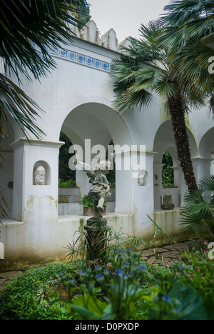 Putto dans le jardin de la Villa San Michele, l'île de Capri, Capri, Province de Naples, Campanie, Italie, Europe Banque D'Images