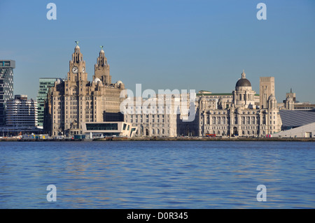 Front de mer de Liverpool Wirral, vu de l'autre côté de la Rivière Mersey Banque D'Images