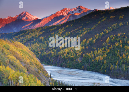 La vallée de la rivière Matanuska, montagnes de Chugach en Alaska. Banque D'Images