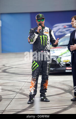 28 novembre 2012 - Los Angeles, Californie, États-Unis - Ken Block, pilote de rallye professionnel présente la gamme Ford Fiesta 2014 au la auto show (Image Crédit : © Karl Polverino/ZUMAPRESS.com) Banque D'Images