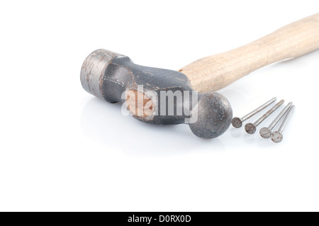 Hammer and nails sur fond blanc Banque D'Images