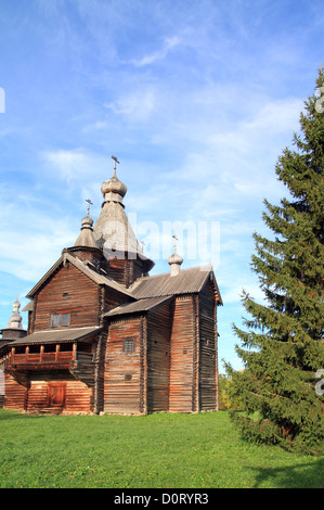 Dans le village de la chapelle en bois Banque D'Images