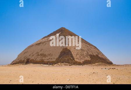 Pyramide rhomboïdale à Dahchour, Le Caire, Egypte Banque D'Images