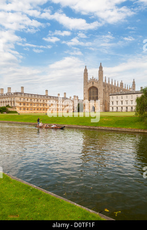 Plates sur la rivière Cam au King's College de Cambridge, Angleterre Banque D'Images