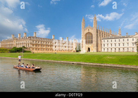 Plates sur la rivière Cam au King's College de Cambridge, Angleterre Banque D'Images