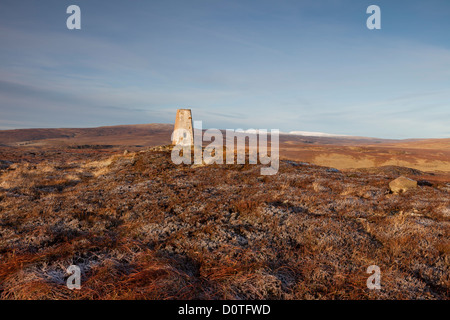 Le Sommet sur l'Cronkley Trig est tombé avec le haut des collines Pennine Cross est tombé et la Dun Fells derrière Teesdale County Durham UK Banque D'Images