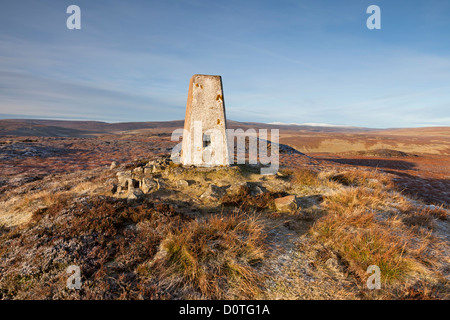 Le Sommet sur l'Cronkley Trig est tombé avec le haut des collines Pennine Cross est tombé et la Dun Fells derrière Teesdale County Durham UK Banque D'Images