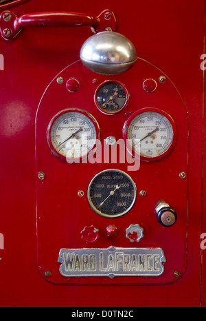 Numéros abrégés sur le côté d'un 1945 Ward LaFrance fire engine Banque D'Images