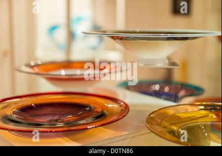 Bovey Tracey, Devon, Angleterre. Le 29 novembre 2012. Bols en verre qui ont été faites dans la fonderie d'une exposition-vente. Banque D'Images