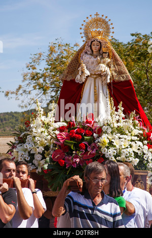 Procession traditionnelle Virgen del Rosario, dans le village de Peñarrubia malaga andalousie espagne Banque D'Images