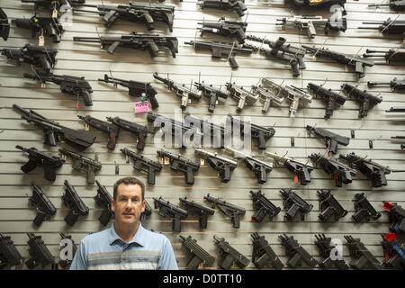 13 novembre 2012 - Los Angeles, Californie (CA, United States - Gregg Bilson, fondateur de studio indépendant Services (Image Crédit : © Chiu/ZUMAPRESS.com) Ringo Banque D'Images