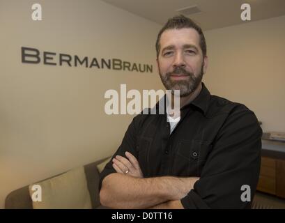 20 novembre 2012 - Los Angeles, Californie (CA, United States - Chris Cowan, directeur des émissions non scénarisées, BermanBraun. (Crédit Image : © Chiu/ZUMAPRESS.com) Ringo Banque D'Images