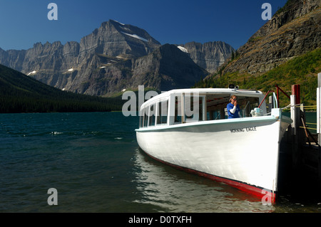 Excursion en bateau en bois au lac Eagle Matin Joséphine dans le parc national des Glaciers du Montana Banque D'Images