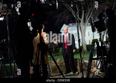 Lloyd Blankfein, président-directeur général de Goldman Sachs parle à l'extérieur de la Maison Blanche. Banque D'Images