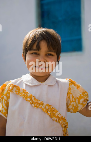 Portrait of a Girl smiling, Farrukh Nagar, Gurgaon, Haryana, Inde Banque D'Images