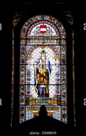 Saint Leopold sur vitrail dans la Basilique de St Stephen, à Budapest, en Hongrie. Banque D'Images