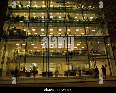 Bpp law school à holborn,London,vu la nuit. Banque D'Images