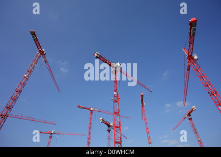 Berlin, Allemagne, Rouge les grues de construction sur le chantier de construction zone Wertheim Banque D'Images