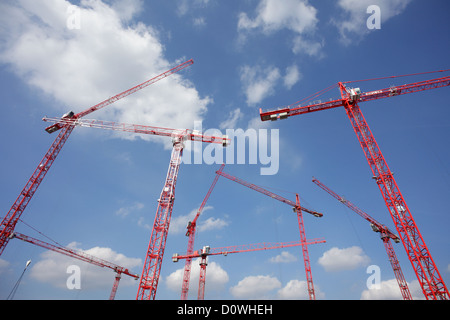 Berlin, Allemagne, Rouge les grues de construction sur le chantier de construction zone Wertheim Banque D'Images