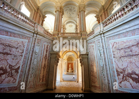 L'Escalier d'honneur Baroque entrée du bourbon rois de Naples Palais Royal de Caserte, Italie. Banque D'Images