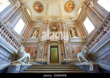 L'Escalier d'honneur Baroque entrée du bourbon rois de Naples Palais Royal de Caserte, Italie. Banque D'Images