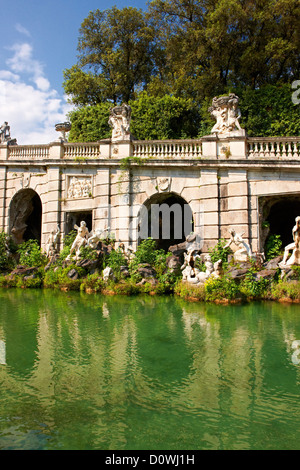 Parc Royal du palais de Caserte - Éole Fontaine. L'Italie. Site du patrimoine mondial de l'UNESCO Banque D'Images