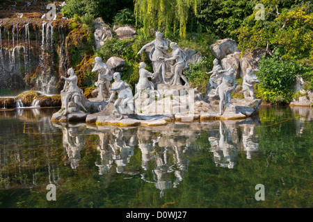 La Fontaine de Diane et Actéon au pied de la Grande cascade. Les rois de Naples Palais Royal de Caserte, Italie. Banque D'Images