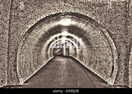 Tunnel effrayant photo hdr Banque D'Images