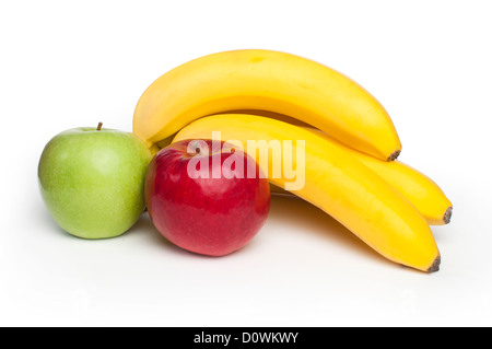 Le rouge et le vert pomme et banane isolé blanc Banque D'Images