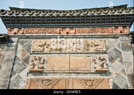 Un ancien architecte chinois avec beau travail de la brique sculptée Banque D'Images