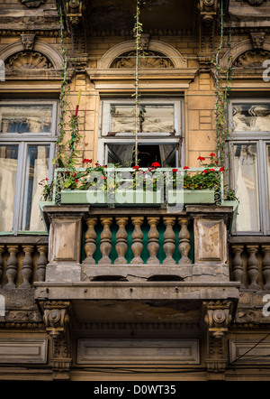 Balcon sur Strada Franceza, dans la vieille ville de Bucarest, Roumanie. Banque D'Images