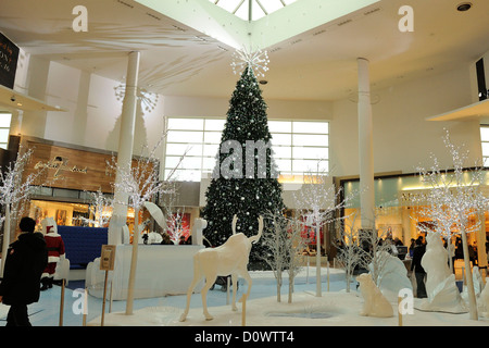 Le centre commercial Yorkdale Toronto's Wonderland en cristal Swarovski sur l'écran à l'appui de l'Hôpital pour enfants malades pendant Banque D'Images