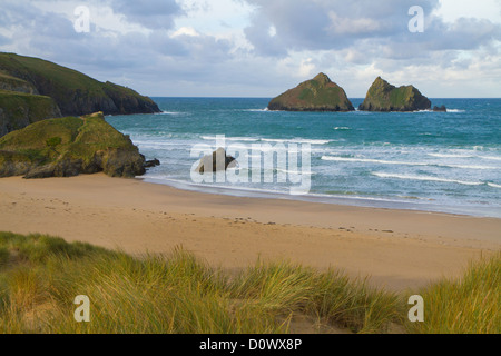 La plage de la baie de Holywell Cornwall England Royaume-Uni près de Newquay et sur le chemin côtier du sud-ouest Banque D'Images