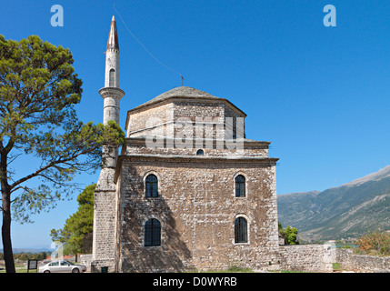 Son château de Kale et la mosquée de Fethiye à ville de Ioannina en Grèce Banque D'Images