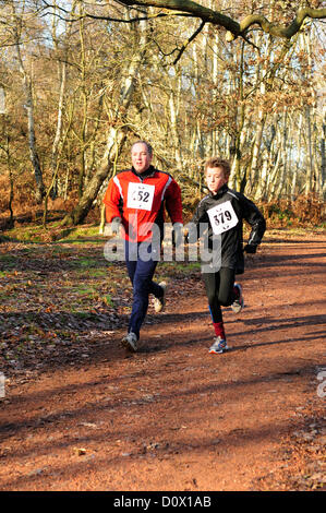 2 décembre 2012. Les coureurs participant à la course de 10k noël Cropton ,Sherwood Forest Dorset. UK. Banque D'Images