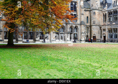 Le quadrilatère de l'Est à l'automne au Campus de l'Université de Glasgow à Glasgow, Écosse, Royaume-Uni Banque D'Images