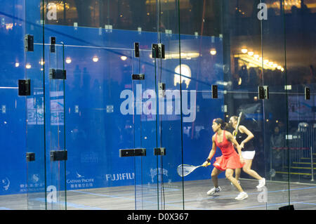 Finale femmes de Cathay Pacific Sun Hung Kai Hong Kong financière Squash Open 2012- 2 déc, 2012. Nicol David vs Camille Serme. Banque D'Images