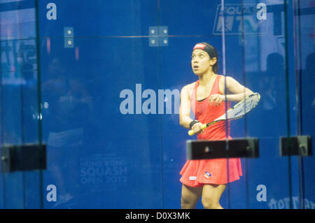 Finale femmes de Cathay Pacific Sun Hung Kai Hong Kong financière Squash Open 2012- 2 déc, 2012. Nicol David vs Camille Serme. Banque D'Images