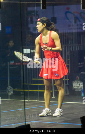 Finale femmes de Cathay Pacific Sun Hung Kai Hong Kong financière Squash Open 2012- 2 déc, 2012. Nicol David vs Camille Serme. Banque D'Images