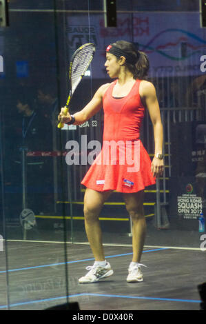 Finale femmes de Cathay Pacific Sun Hung Kai Hong Kong financière Squash Open 2012- 2 déc, 2012. Nicol David vs Camille Serme. Banque D'Images