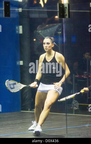 Finale femmes de Cathay Pacific Sun Hung Kai Hong Kong financière Squash Open 2012- 2 déc, 2012. Nicol David vs Camille Serme. Banque D'Images