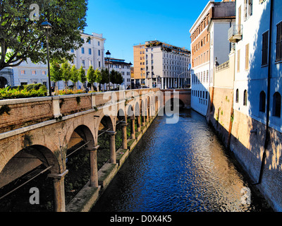 Canal dans Mantoue, Lombardie, Italie Banque D'Images