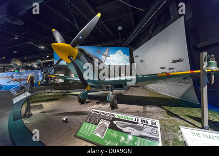 Un Supermarine Spitire LF MK IX, la Deuxième Guerre mondiale, Galerie, Musée de l'aviation, Seattle, Washington, USA Banque D'Images