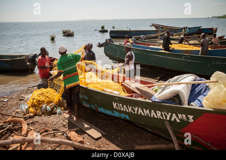 Scène de village de pêche du lac Victoria - Bussi Island, en Ouganda, en Afrique de l'Est Banque D'Images