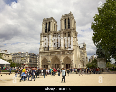 Notre Dame de Paris (le français pour "Notre Dame de Paris') est l'une des plus grandes et les plus connues d'églises dans le monde. Banque D'Images